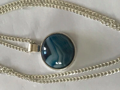 Anhänger an Kette /  blauer Achat 20 mm / versilberte Kette 60 cm/AUSVERKAUF - Bild 1 von 4