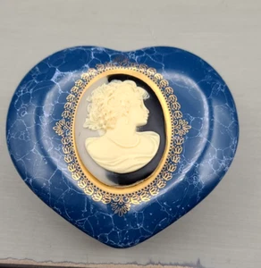 Cameo Heart Trinket Box by Mount Clemens Pottery Blue Made In Japan - Picture 1 of 4