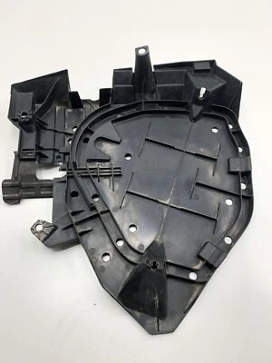 Subaru Forester 2016-2018 OEM debajo de la carrocería parte trasera izquierda tanque de combustible cubierta contra salpicaduras Foto 1 de 4