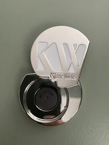 Estuche de sombra de ojos Kjaer Weis Iconic Edition - Imagen 1 de 3