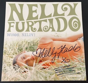 NELLY FURTADO SIGNED AUTOGRAMM WHOA NELLY 12x12 ALBUM FLAT & BECKETT COA - Bild 1 von 2
