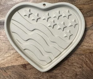 2005 Pampered Chef Patriotic Heart Stoneware Cookie Mold Final Edition USA NEW - Picture 1 of 6