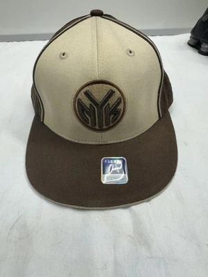 New York Knicks Reebok Hat Cap Fitted 7 3/4 Brown  Headwear NBA - Image 1 of 4