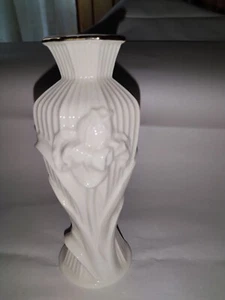 Jarrón Lenox Iris Marfil China Fina Oro 24 quilates 6" Diseño Clásico - Imagen 1 de 3