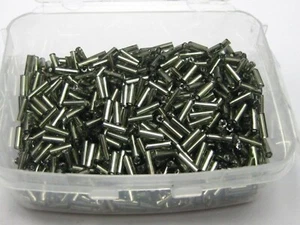 2000 Perline Bugle Tubo Vetro 2X7mm Grigio Foderato Argento + Scatola Portaoggetti - Foto 1 di 4
