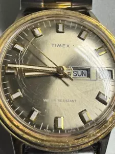 Timex Marlin 1976 Microcracks In Crystal Runs Good - Picture 1 of 5