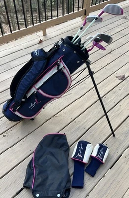 Wilson HOPE Jr. Girl Breast Cancer 5 Club Set Driver HY Iron W Putter & Bag RH - Image 1 of 4
