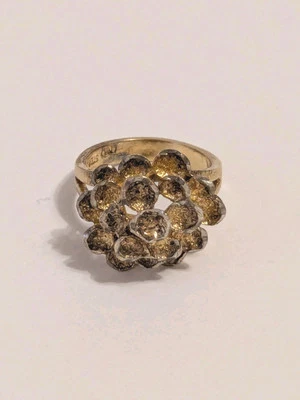 Anillo de cóctel firmado M chapado en oro plata 925 cúpula flor pepita. Talla 8. Foto 1 de 4
