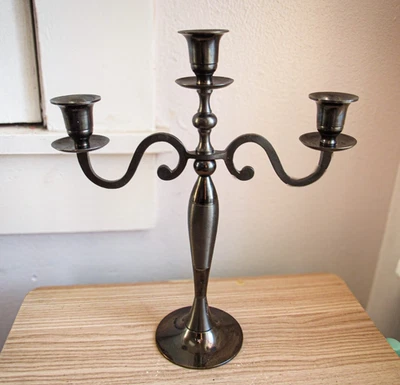 Candelabro de metal negro estilo gótico vintage 3 velas cónicas Foto 1 de 4
