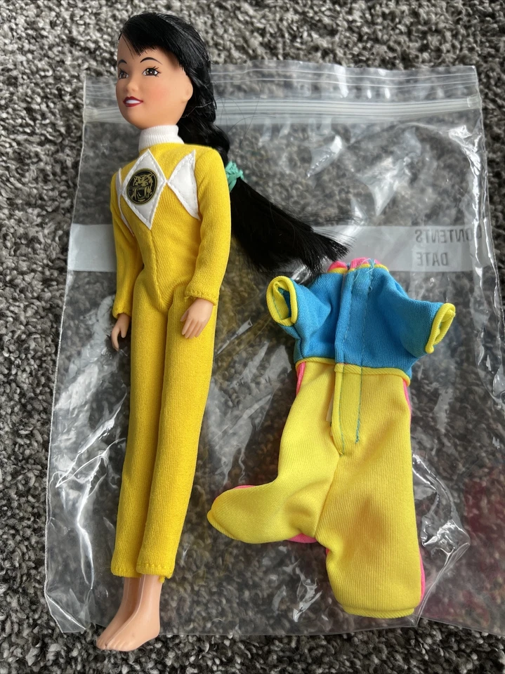 Boneco Power Ranger Aisha amarelo Mighty Morphin Power Rangers The Movie - Imagem 1 de 4