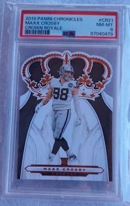 MAXX CROSBY 2019 Panini Chronicles Crown Royale troquelado CR-21 novato casi nuevo-como nuevo PSA 8 - Imagen 1 de 12