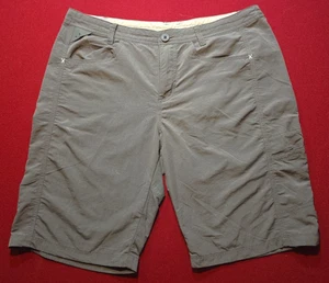 Women's Patagonia Green Hiking Climbing Casual Shorts Sz 12 Outdoors EUC - Picture 1 of 11