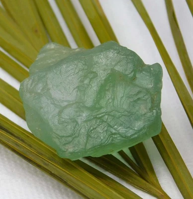 Piedra preciosa suelta certificada áspera transparente fluorita natural de 169,25 quilates Foto 1 de 4