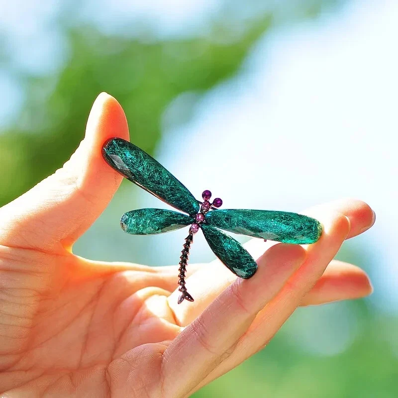 VINTAGE INSPIRED ANTIQUE SILVER STATEMENT GREEN RESIN DRAGONFLY BROOCH — 第 1/1 张图片
