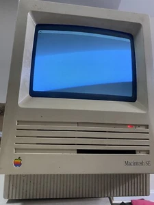 VTG Apple Macintosh SE M5011 Computer Powers On 1Mb RAM - 800K Drive - UNTESTED - Picture 1 of 9