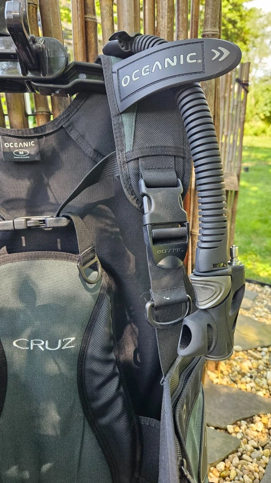 Oceanic Cruz BCD con Bolsillos de Peso Integrados, Mediano, Excelente Estado   Foto 1 de 4