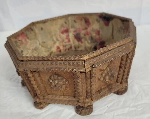 TRAMP ART OCTAGONAL BOWL OR CONTAINER - Picture 1 of 9