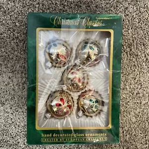 Commadore Box mit 5 Glas Weihnachtsschmuck goldfarben mit rot & grünem Design - Bild 1 von 13