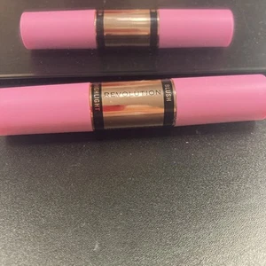 Revolution Blush Highlighter Stick Shade *Champagne Shine* - Picture 1 of 3