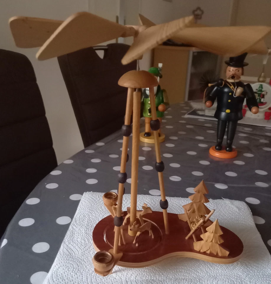 Kleine Pyramide ( alt - DDR ) 26 cm - Erzgeb. Volkunst - Bild 1 von 3