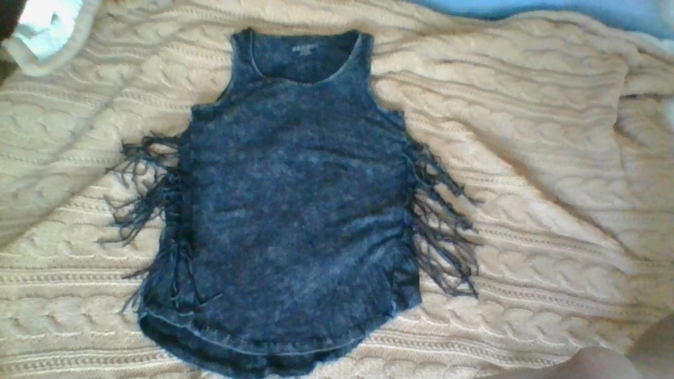 Camiseta sin mangas Xhilaration niñas talla M (7/8) negra con flecos laterales elástica Foto 1 de 4