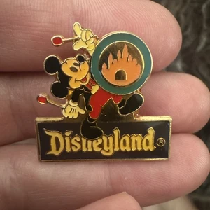 Prendedor Mickey Mouse Golpeando el Tambor Disneyland Resort 30 Aniversario Disney 1279 - Imagen 1 de 3