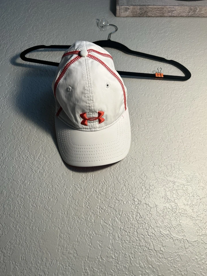Gorra ajustable Under Armour blanca y roja rosa jersey tela ajuste unisex  Foto 1 de 4