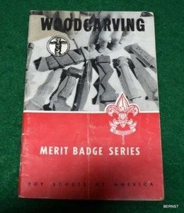 Libro de insignias de mérito Boy Scout 1959 - talla en madera - Imagen 1 de 2