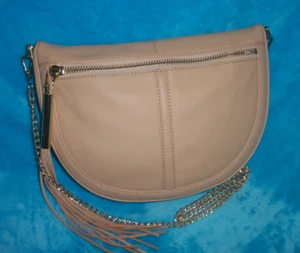 Elizabeth and James Umhängetasche Half Moon Camel Beige Leder mit Kettenriemen - Bild 1 von 17