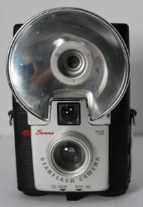 Vintage KODAK BROWNIE STARFLASH CAMERA Color or Black & White Film - Untested - Picture 1 of 15