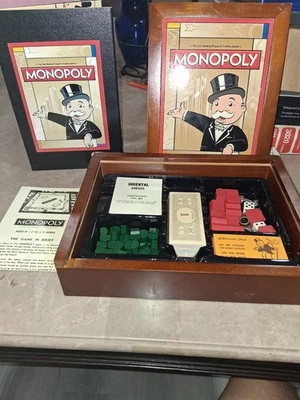 Hermoso tablero Monopoly vintage de madera Gane nunca usado nunca jugado completo Foto 1 de 4