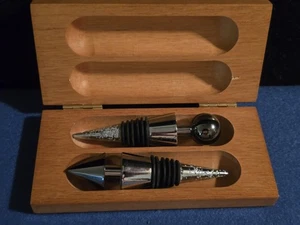 2 bottiglie di vino in scatola di legno - Foto 1 di 4