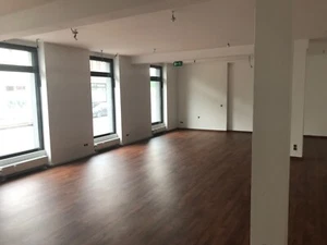 Vermiete eine vielseitig nutzbare Gewerbefläche/Ladenlokal mit 170m2 beste Lage. - Bild 1 von 7