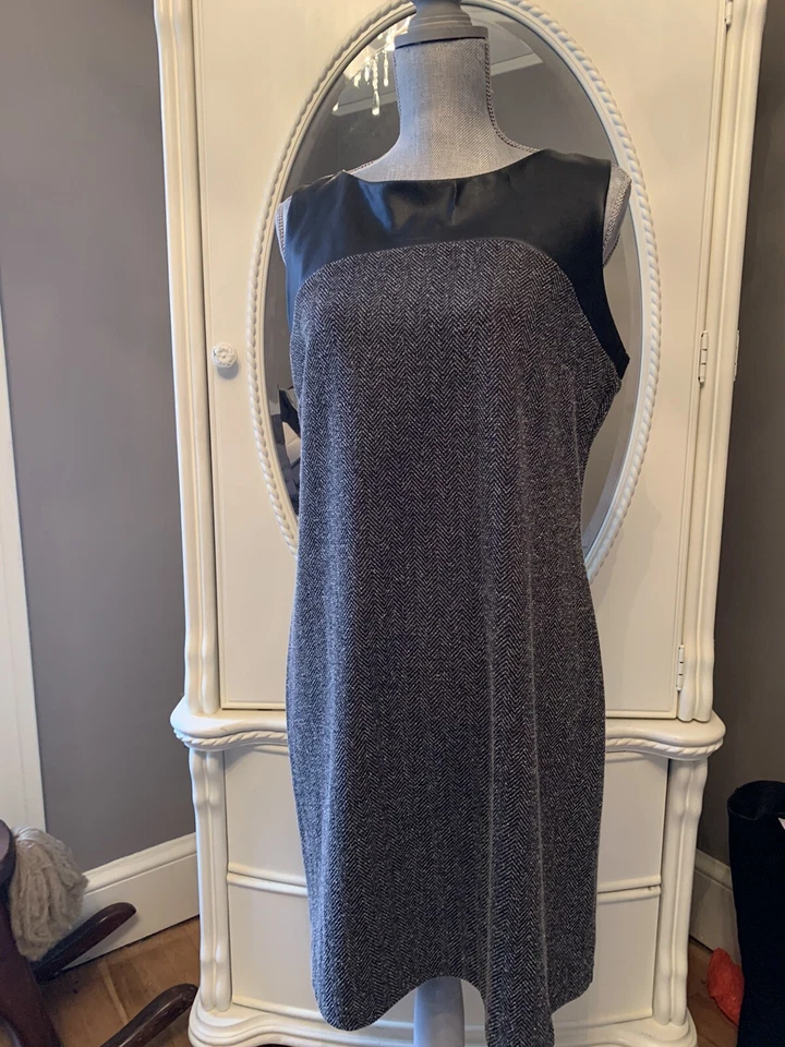 Apt. Vestido vaina de tweed negro para mujer 9 12 Foto 1 de 4