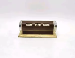 Calendario de escritorio vintage de madera sintética de latón de los años 50, mediados de siglo - Imagen 1 de 5