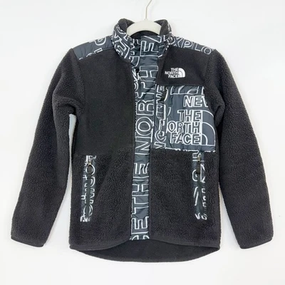 Chaqueta de vellón The North Face Forrest para niños negra blanca con estampado de logotipo grande 12 Foto 1 de 4