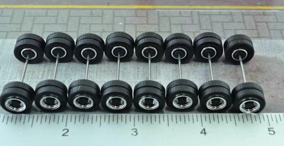 Herpa 052023 8X Cromado DOBLE Rueda con Juego de Eje Tractor Camión Remolques 1/87 HO Foto 1 de 4