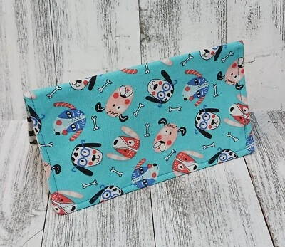 Divertida cubierta de chequera de tela para perros billetera registro de tarjetas de débito EE. UU. Hecha a mano  Foto 1 de 2