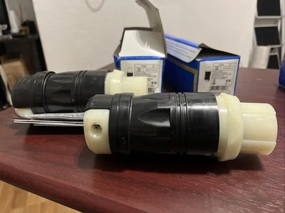 Lote de 2 conectores de bloqueo Leviton 3762-C, 50A, 2 polos, 3 cables, 250VDC/600VAC Foto 1 de 3
