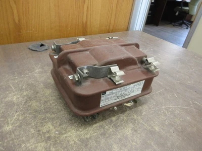 Toshiba Voltage Transformer V-E2HDP 100伏安 Pri: 2.4kV Sec: 120V 50/60Hz 二手 — 第 1/4 张图片