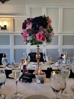 Centros de mesa florales de imitación con soportes Foto 1 de 4