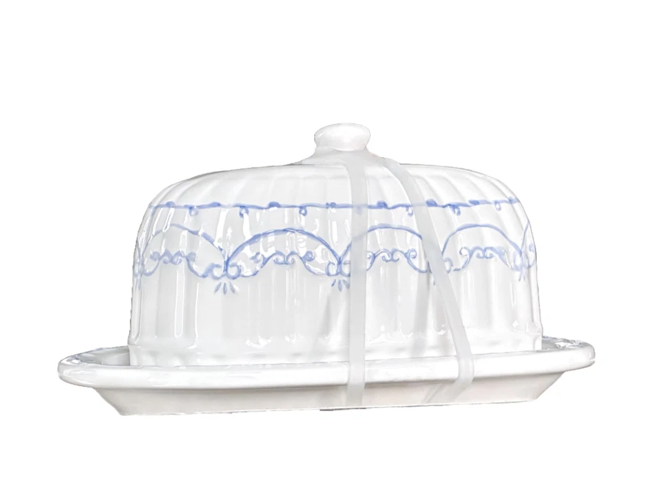 Plato de mantequilla de cerámica Strawberry Street 10 blanco roto con detalles azules cuerpo acanalado Foto 1 de 3