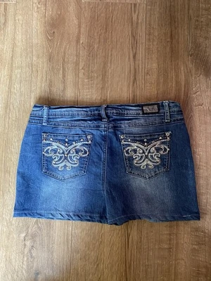 Mini shorts jeans azul Earl Jean enfeitado tamanho 12 W32 - Imagem 1 de 4