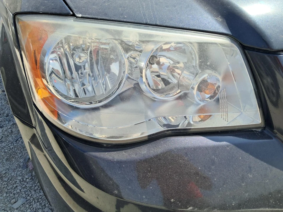 Conjunto de faros derechos usados se adapta a: Chrysler Town & Country 2014 exc. automático Foto 1 de 4