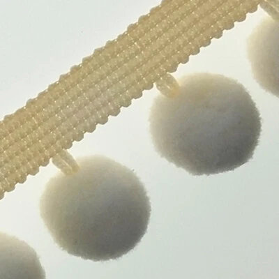 ab 2,0 m Luxus Bommelborte (1,99€/m) 35 mm Ø20 mm Ecru Creme Pompons Pompomband  - Bild 1 von 4