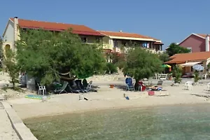 Zur Miete: Apartment direkt am Meer - Kroatien Urlaub Insel Pag Adria - Bild 1 von 6