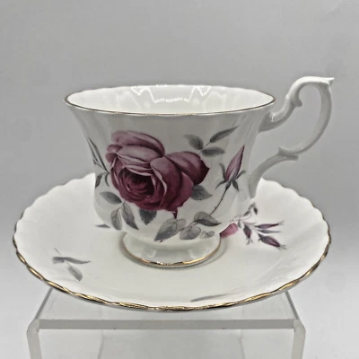 Taza de té y platillo Royal Albert England rosas rosadas recortadas en porcelana de hueso dorado  Foto 1 de 4