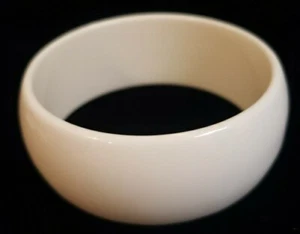 Vintage 80s White Bangle - Classic & Chic! - Picture 1 of 9