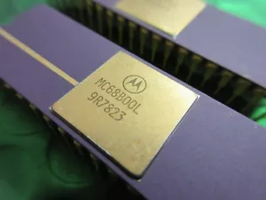MC68B00L MOTOROLA 8-Bit 1 MHz NMOS MIKROPROZESSOR LILA KERAMIK GOLD TOP DIL40 - Bild 1 von 3