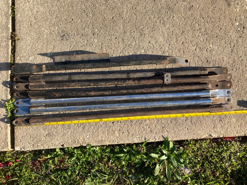 Tubo de refuerzo de ala o guardabarros Jaguar XJ6 XJ12 1974-87 o XJS RF PINTADO NEGRO Foto 1 de 4